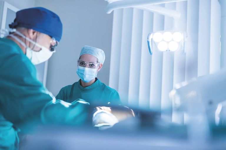 Gut geführt: Modernste 3D-Technik für perfekte Zahnimplantate bei Allermunde in Celle. 