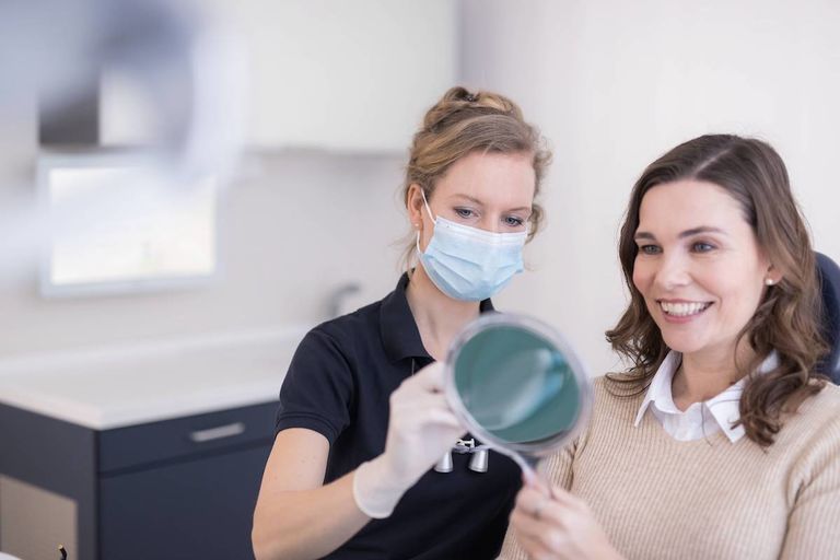 Title-Tag: Schöne und gesunde Zähne: AllerMunde in Celle schenkt Ihnen mit Veneers Ihr schönstes Lächeln. 