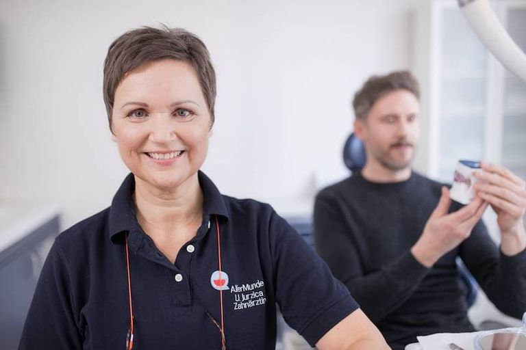 Sensible oder schmerzempfindliche Zähne? Vorsorge und Prophylaxe bei AllerMunde in Celle schützen den Zahnschmelz und die Zahnnerven.